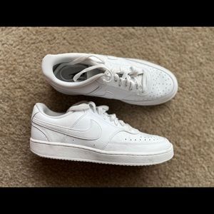 Women’s Nike shoes size 10